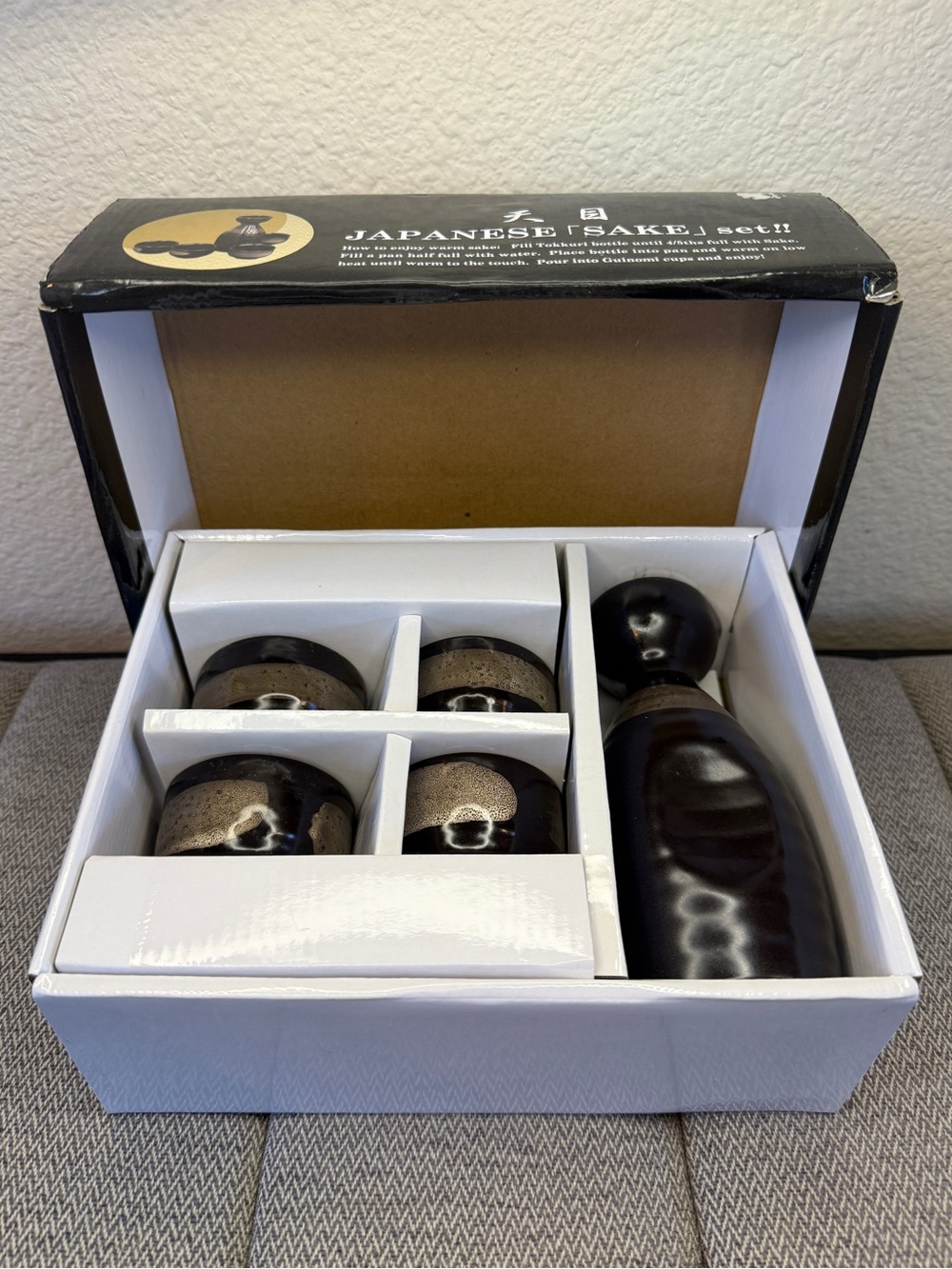 Japanese Sake Set with Tokkuri and Four Sakaguki Cups - Black and Brown - Picture 12 of 16
